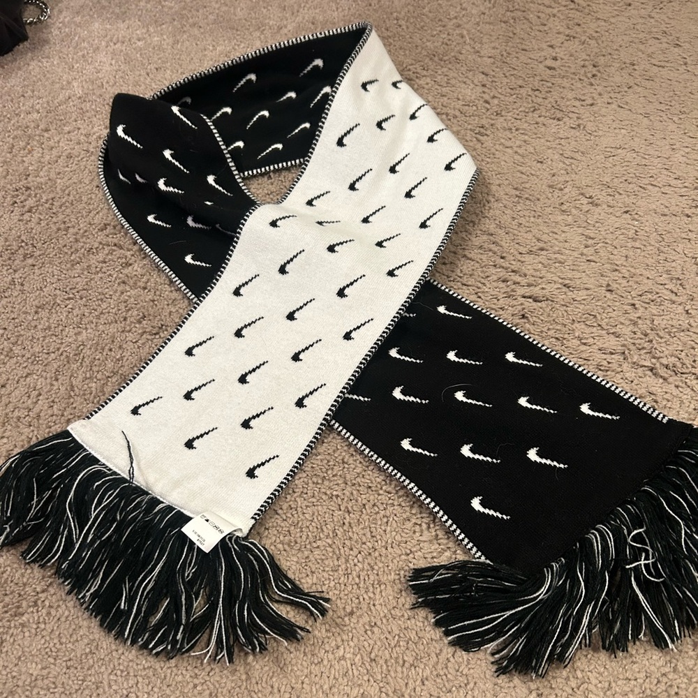 Nike Scarf. Like new! Smoke free home